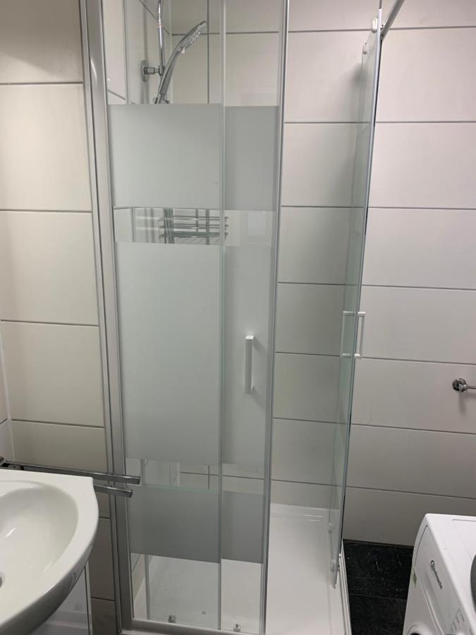 Neue Und Zentral Gelegene Wohnung In Stoccarda Esterno foto
