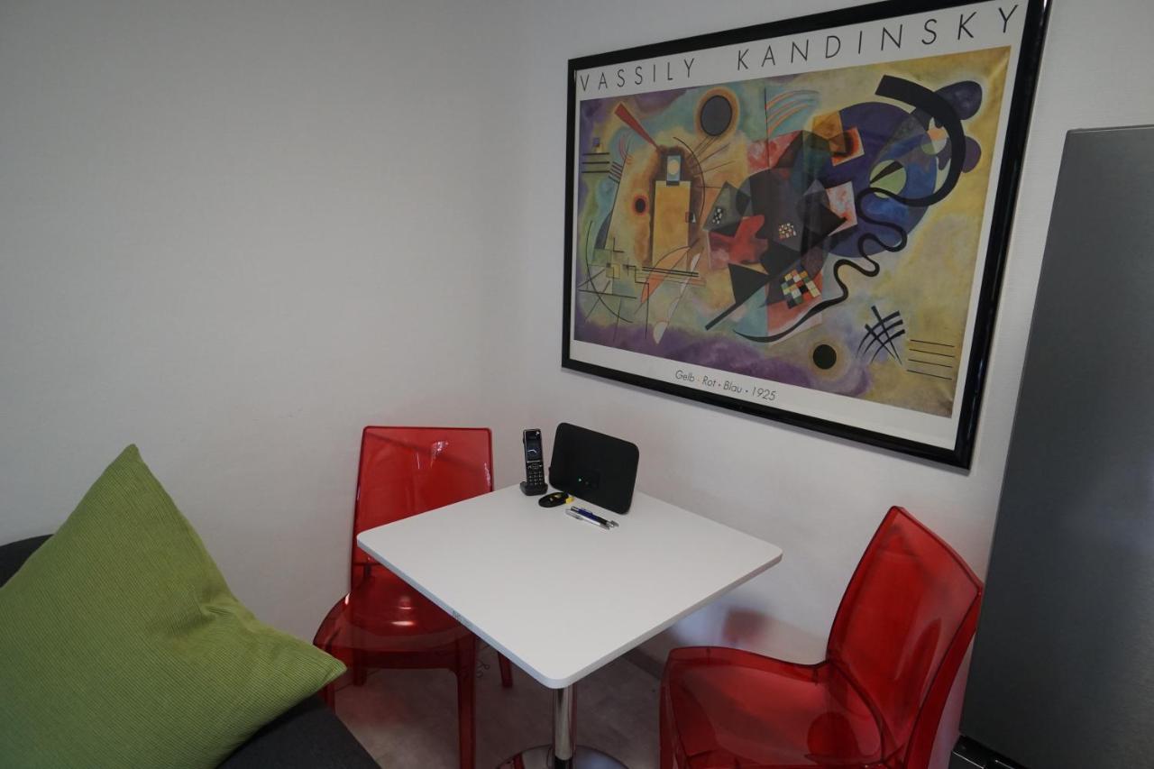 Neue Und Zentral Gelegene Wohnung In Stoccarda Esterno foto