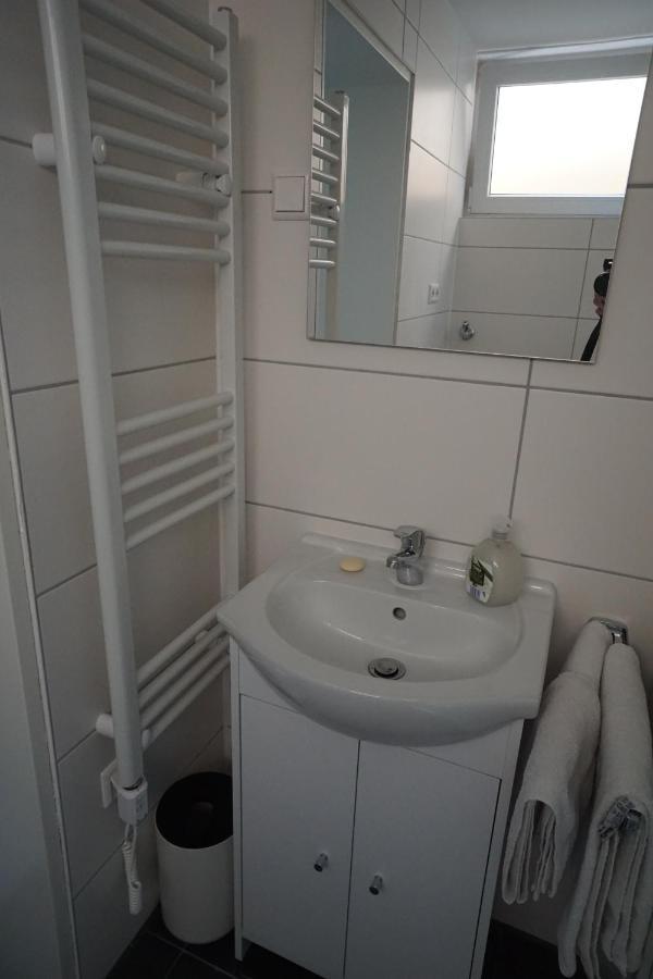 Neue Und Zentral Gelegene Wohnung In Stoccarda Esterno foto