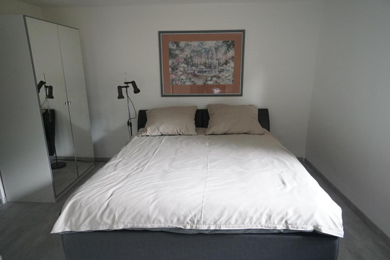 Neue Und Zentral Gelegene Wohnung In Stoccarda Esterno foto